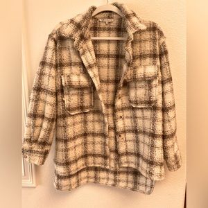 White and tan plaid shacket size S